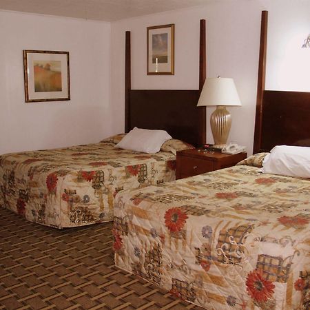 Executive Inn & Suites Лейквью Экстерьер фото