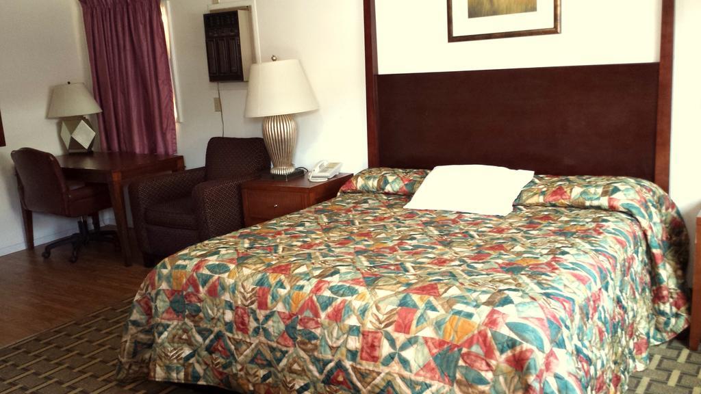 Executive Inn & Suites Лейквью Номер фото