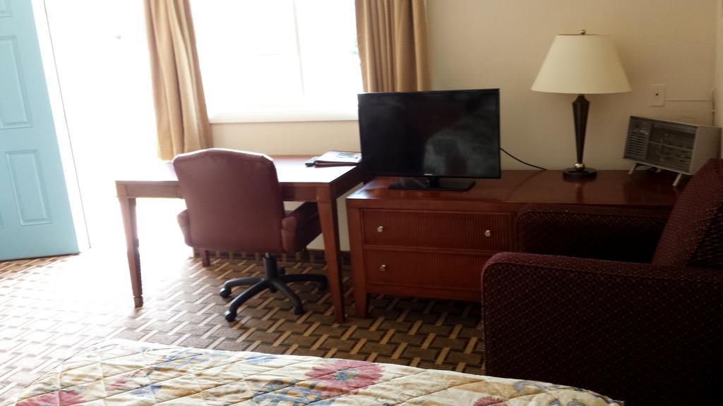 Executive Inn & Suites Лейквью Номер фото