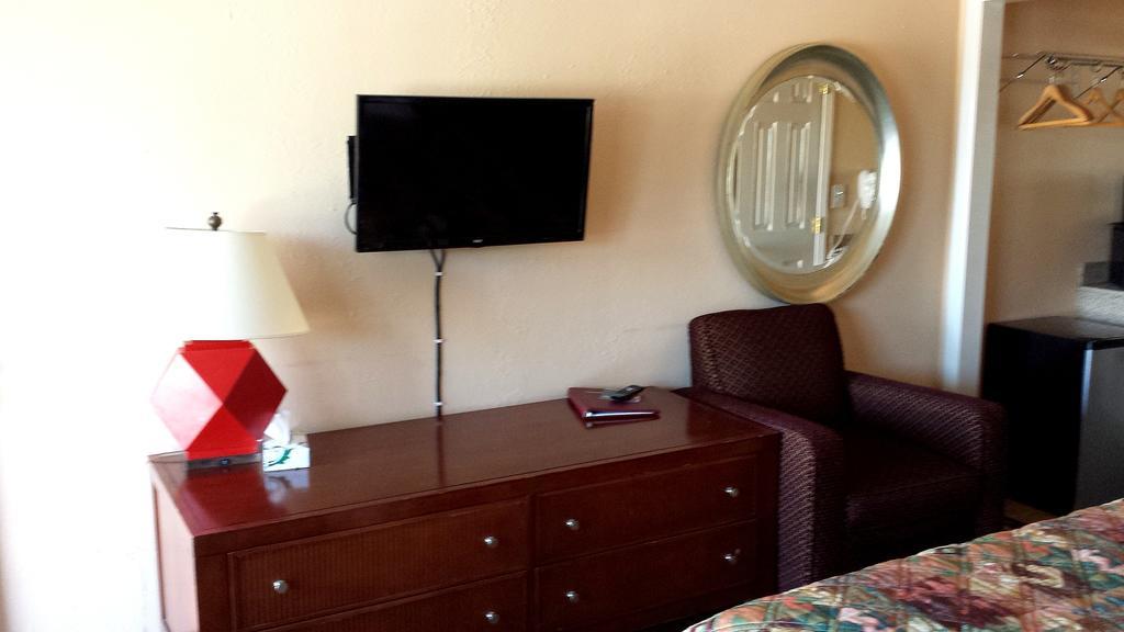 Executive Inn & Suites Лейквью Номер фото