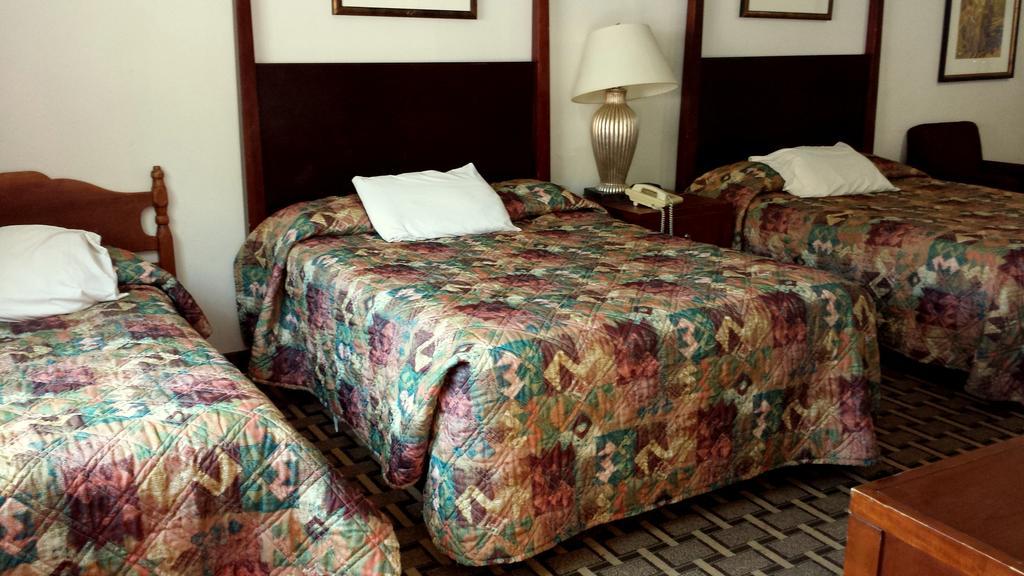 Executive Inn & Suites Лейквью Номер фото