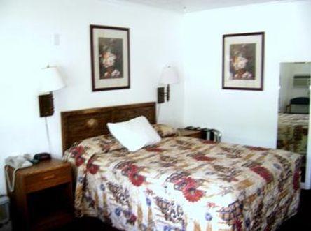 Executive Inn & Suites Лейквью Экстерьер фото