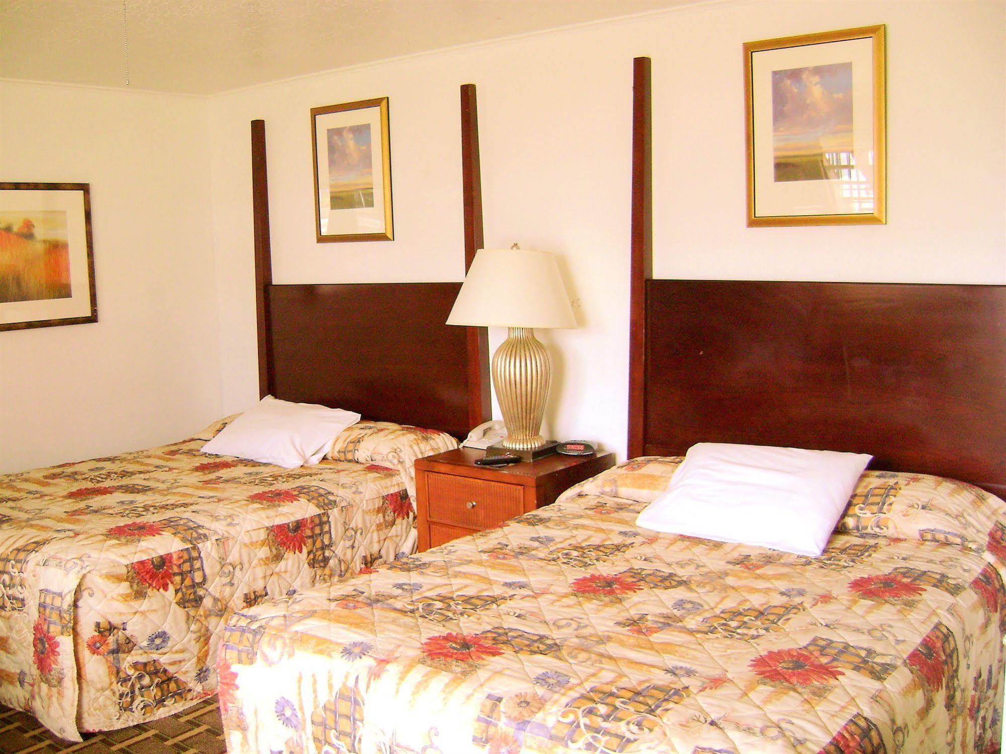 Executive Inn & Suites Лейквью Экстерьер фото