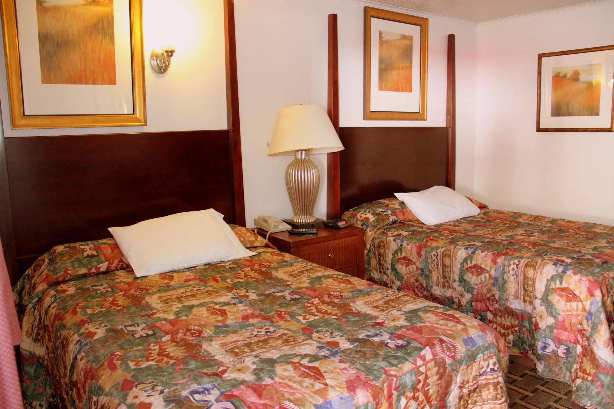 Executive Inn & Suites Лейквью Экстерьер фото
