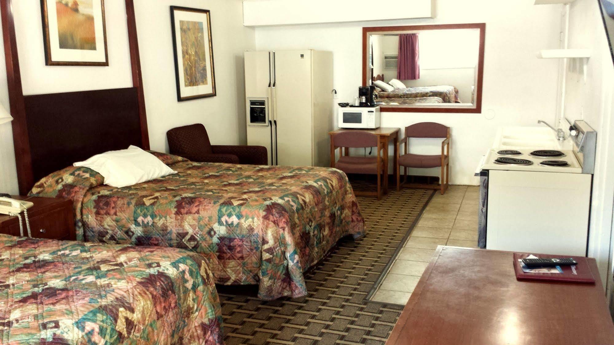 Executive Inn & Suites Лейквью Экстерьер фото